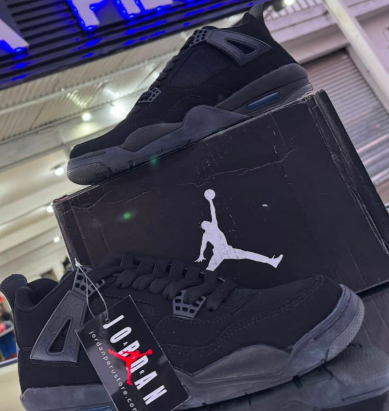 Nike Air Jordan 4 Retro