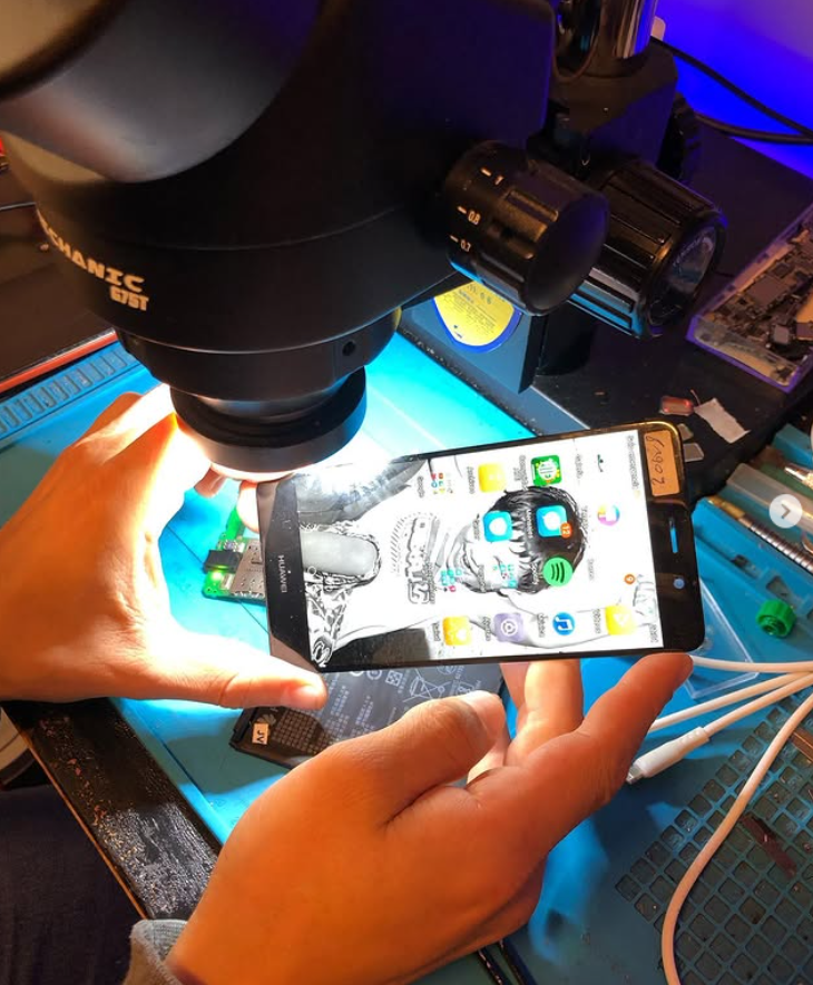 Huawei y7 GW metal llega sin imagen, se revisan los voltajes y caídas de tensión en el conector