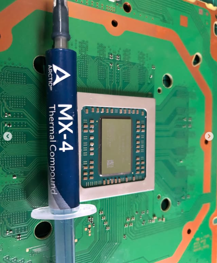 Mantenimiento ps4 pro, cambio de pasta térmica, limpieza completa.