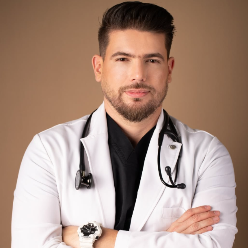 Foto del Dr. Julián Medina, especialista en medicina estética.