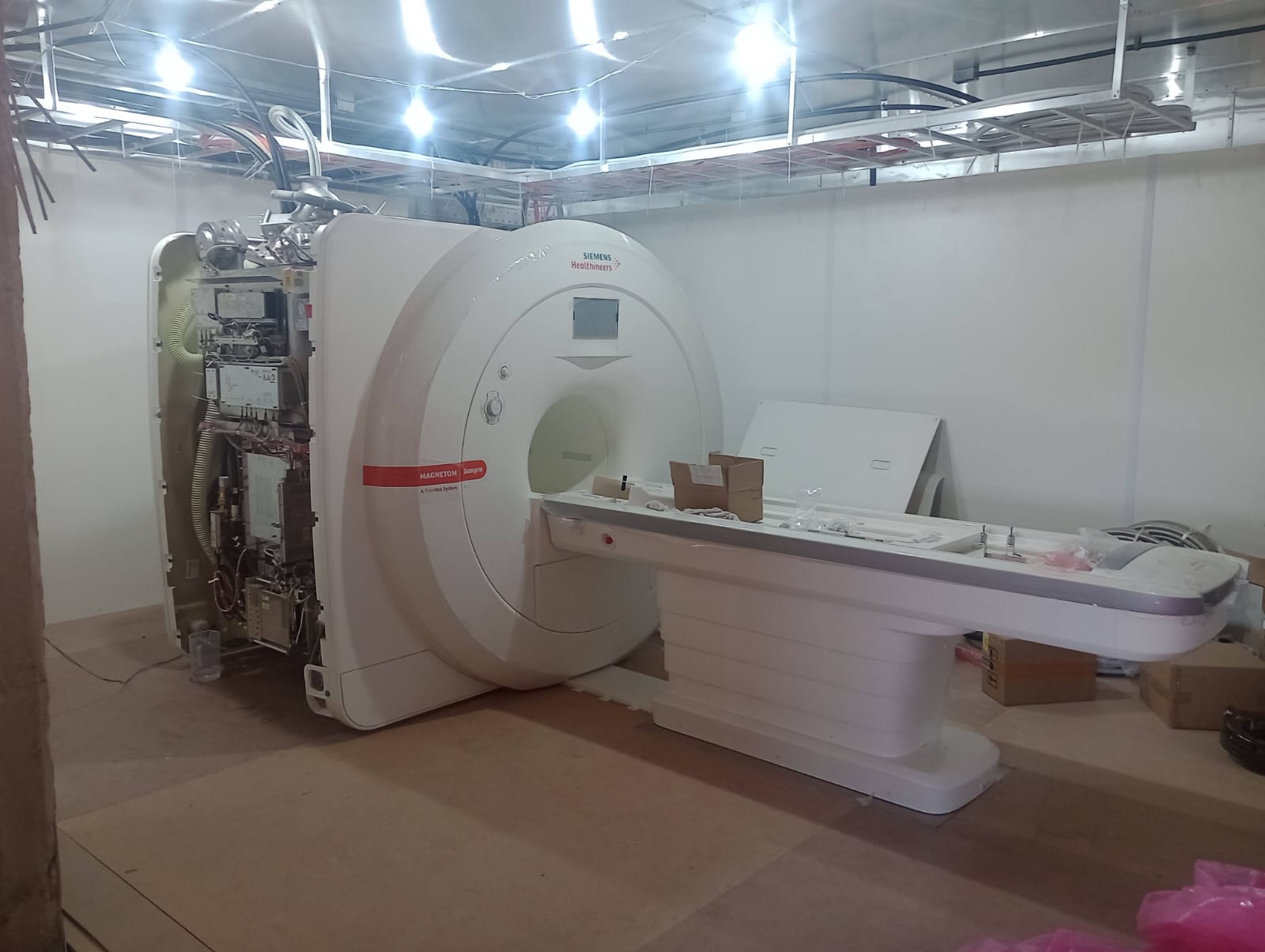Comprei uma ressonância magnética para meu hospital. Que empresa devo contratar?