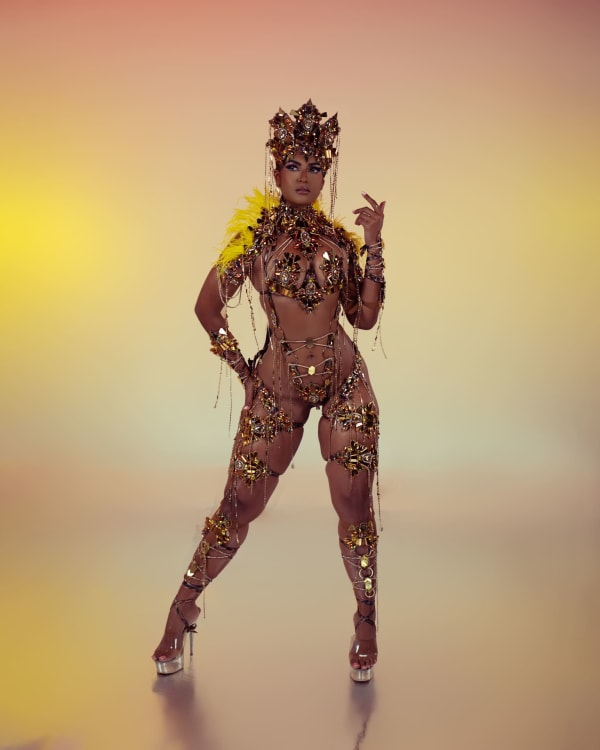 Legends Carnival Mlik costume 6