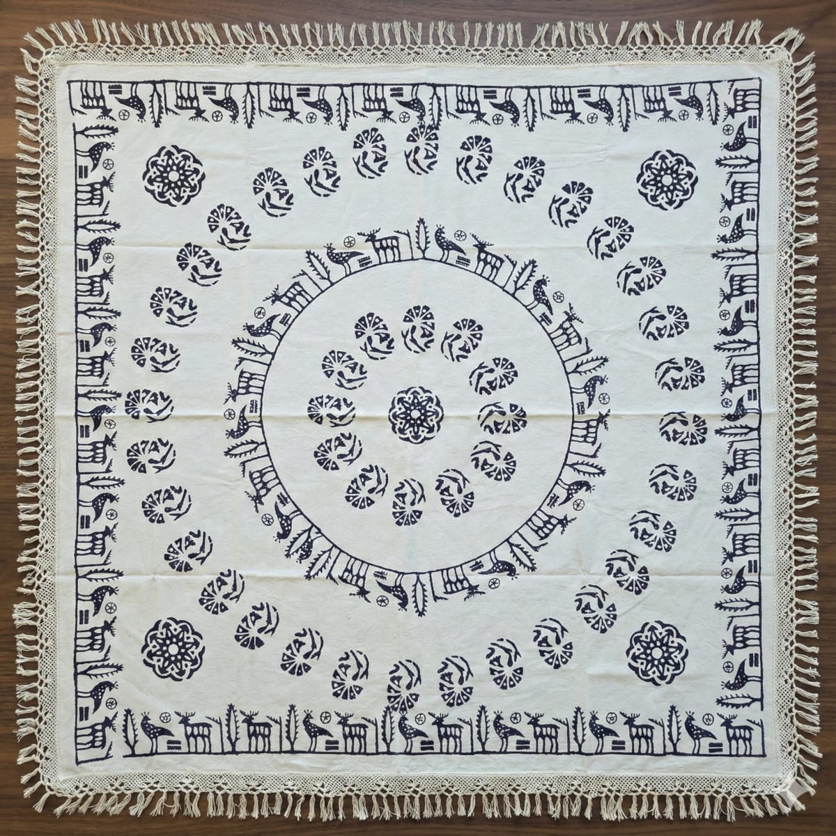 Taş Baskı Bağlı Masa Örtüsü Kare