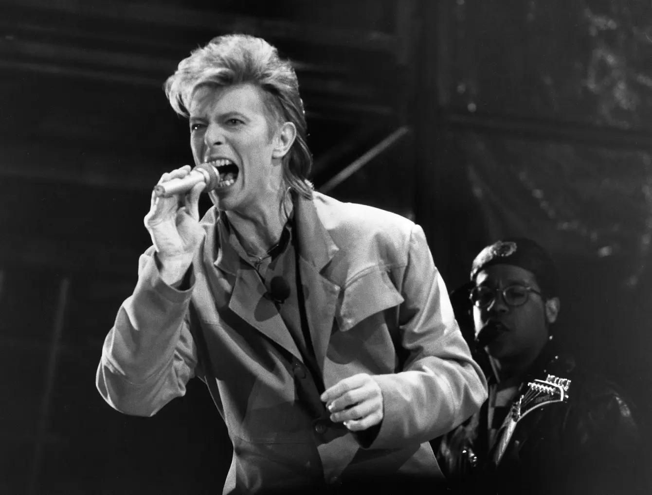 David Bowie Sing 'Heroes' at the Berlin Wall in 1987 image