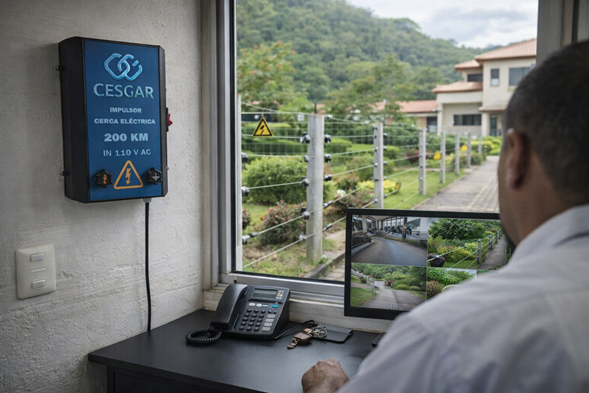 Carcasa para impulsor de cerca eléctrica
