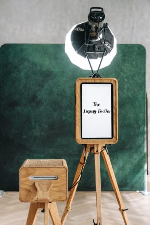 Retro selfie photo booth with wooden vintage design