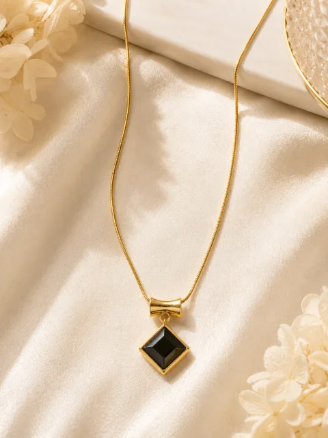Luxury Anti-tarnish Black Onyx Geometric Pendant Necklace