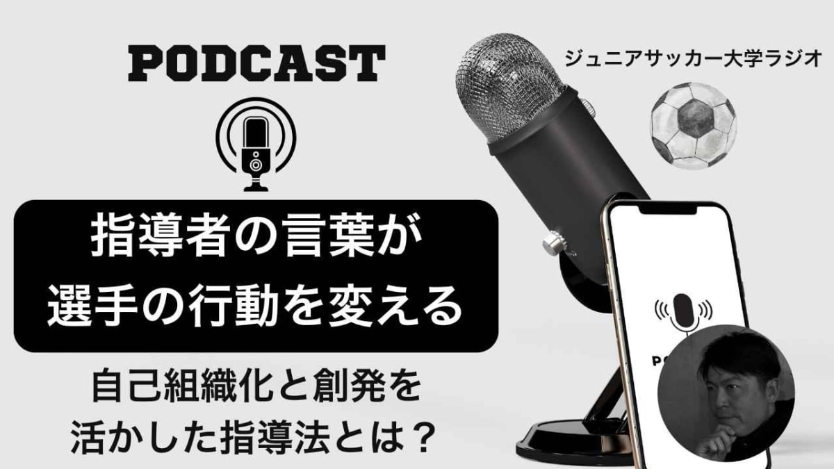 5人のチームメンバーが円卓を囲み、士気向上のための意見交換を行う。効果的なコミュニケーションによって信頼関係が構築される様子。