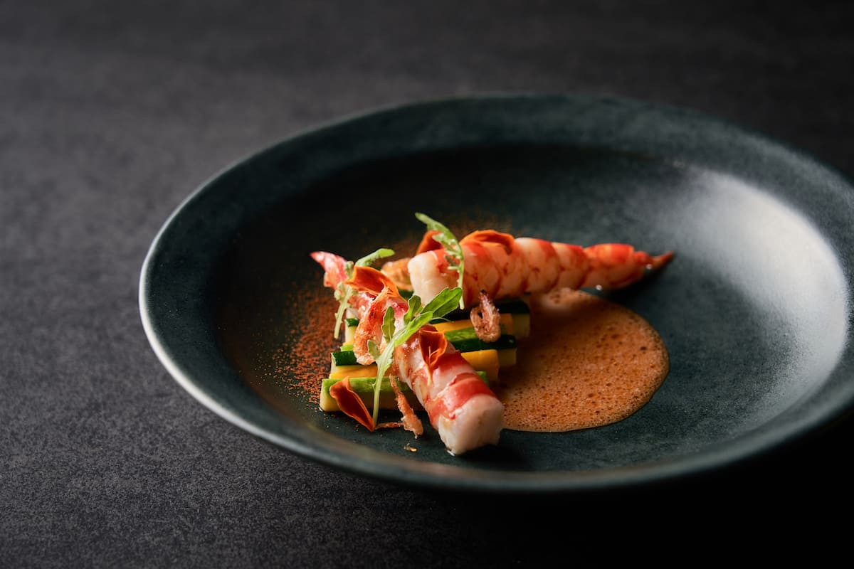 懐石、精進料理、寿司おまかせの文化体験を比較するインフォグラフィック。コンセプトや食材の違いを項目別に整理し、あなたに合ったレストラン選びをサポート。