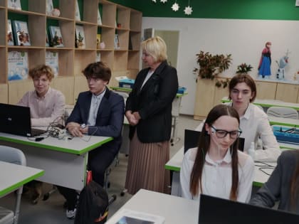 Помощь школам продолжается