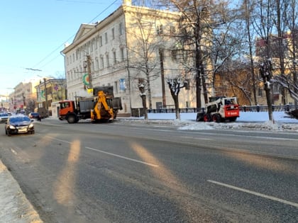 Сегодня ночью кировских автовладельцев ждёт массовый вывоз снега