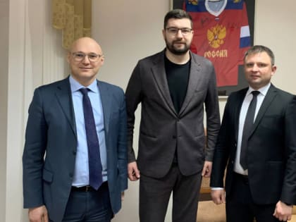 Министр спорта провел совещание в Кирово-Чепецке и сходил с мэром на хоккей