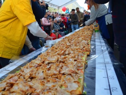 Гигантский бутерброд в Дороничах