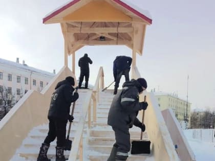 На Театральной площади начался демонтаж новогоднего городка