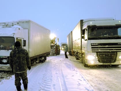 Запрет на проезд большегрузов по кировским дорогам продлён