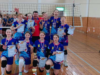 На всероссийских соревнованиях по волейболу команда Кировской области заслужила третье место