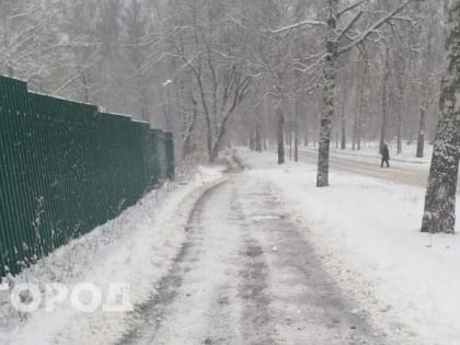 Чепчан попросили не парковать машины во дворах
