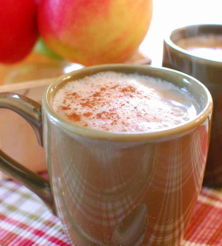 Яблочный чай лате с корицей