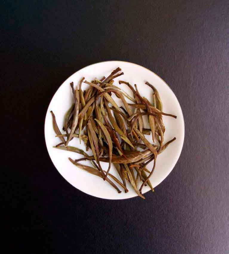 Цзюнь Шань Инь Чжень «Серебряные иглы с горы Цзюнь»