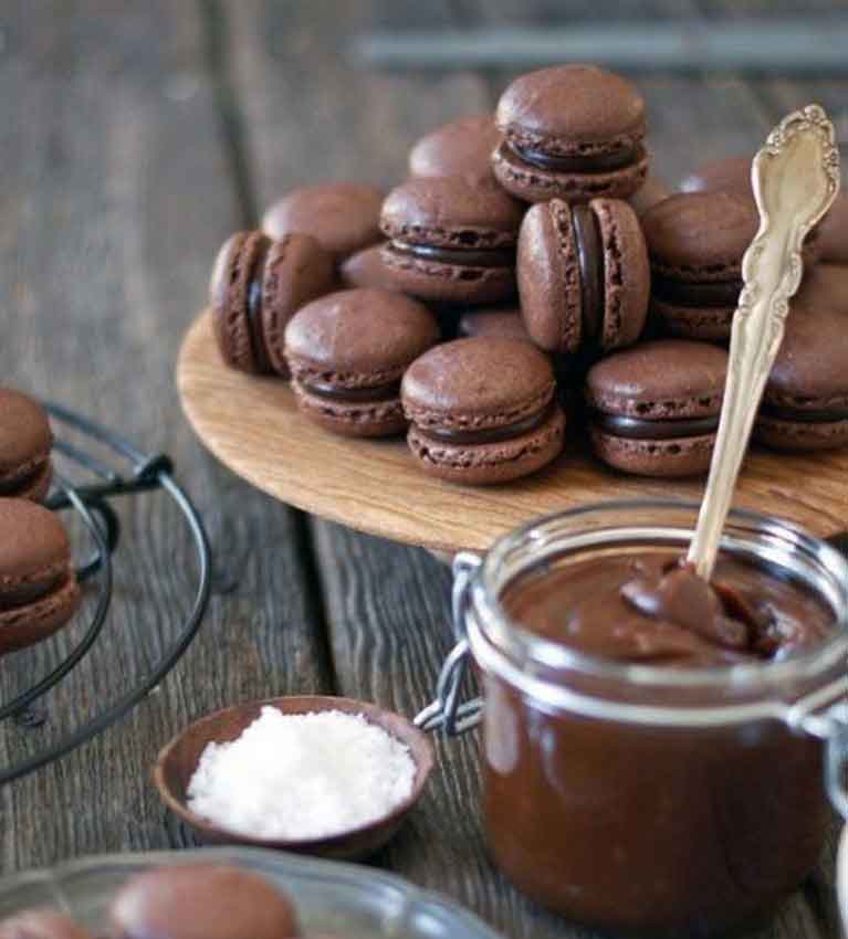 Шоколадные макаронсы с черным шоколадом