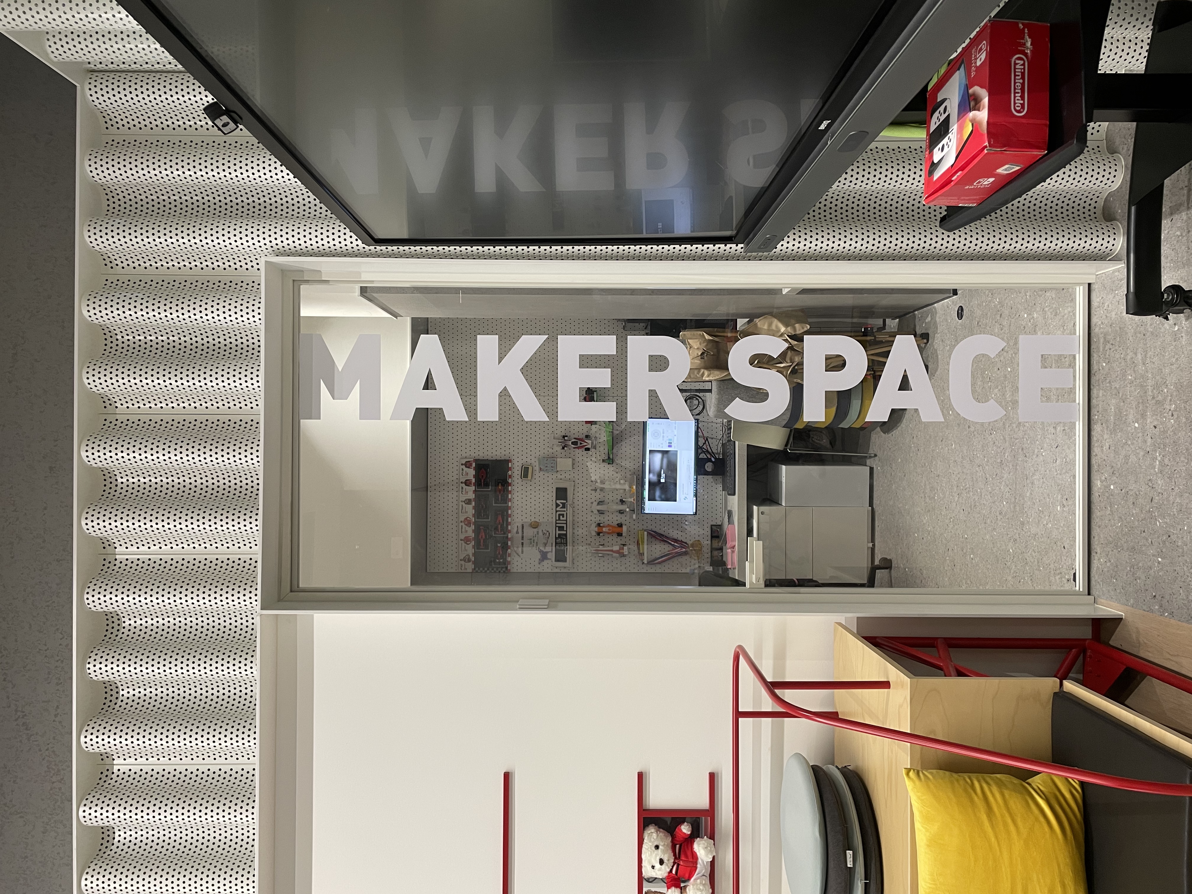 KUKUVERSE office
