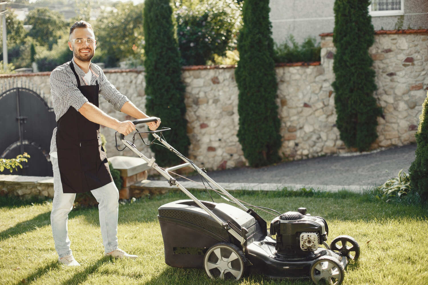 How to Dispose of a Lawn Mower Safely and Hassle Free Featured image for blog post: How to Dispose of a Lawn Mower Safely and Hassle Free