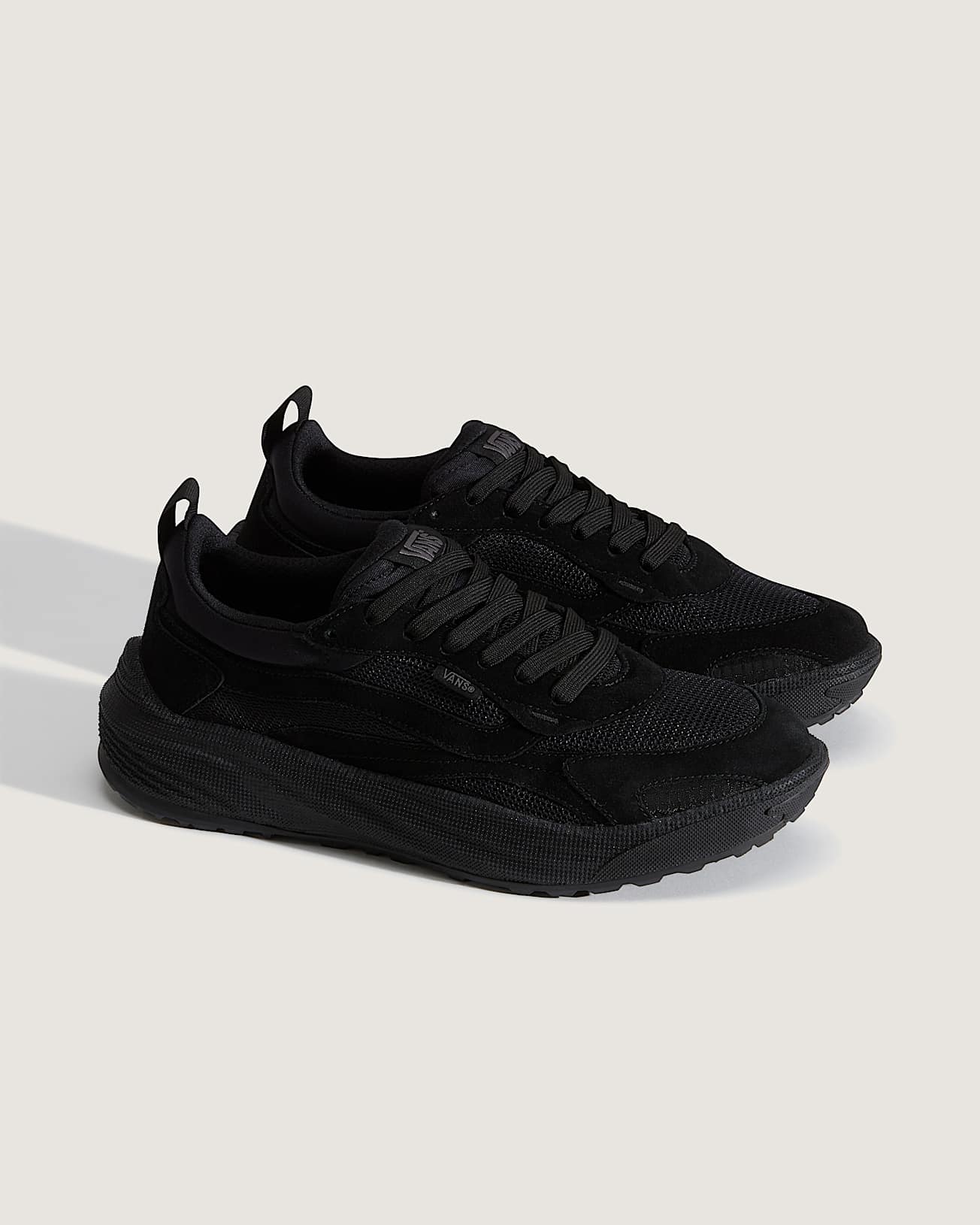 ULTRARANGE NEO 2.0 BLACK VANS thumbnail 2