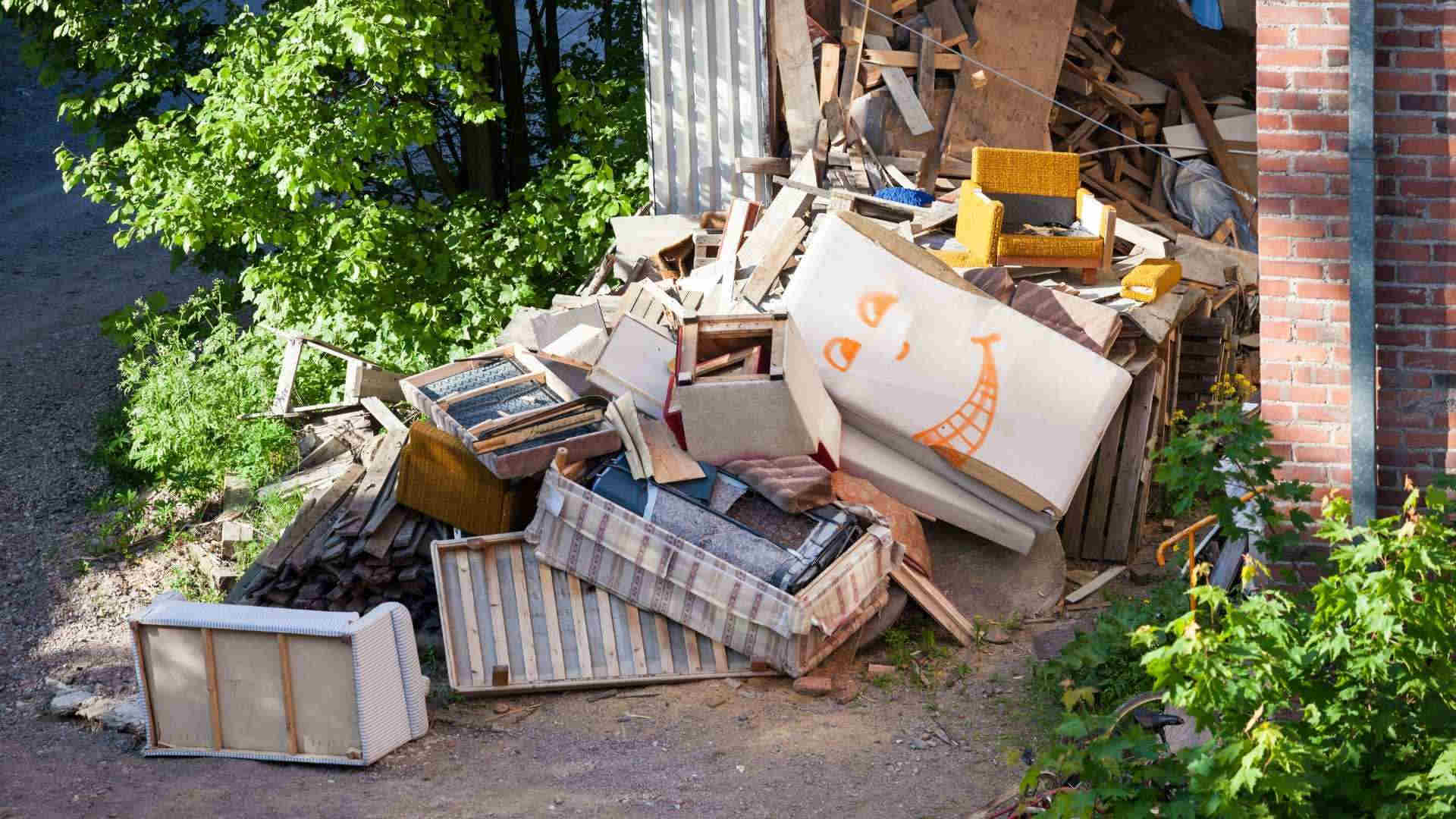 Professional household junk removal crew