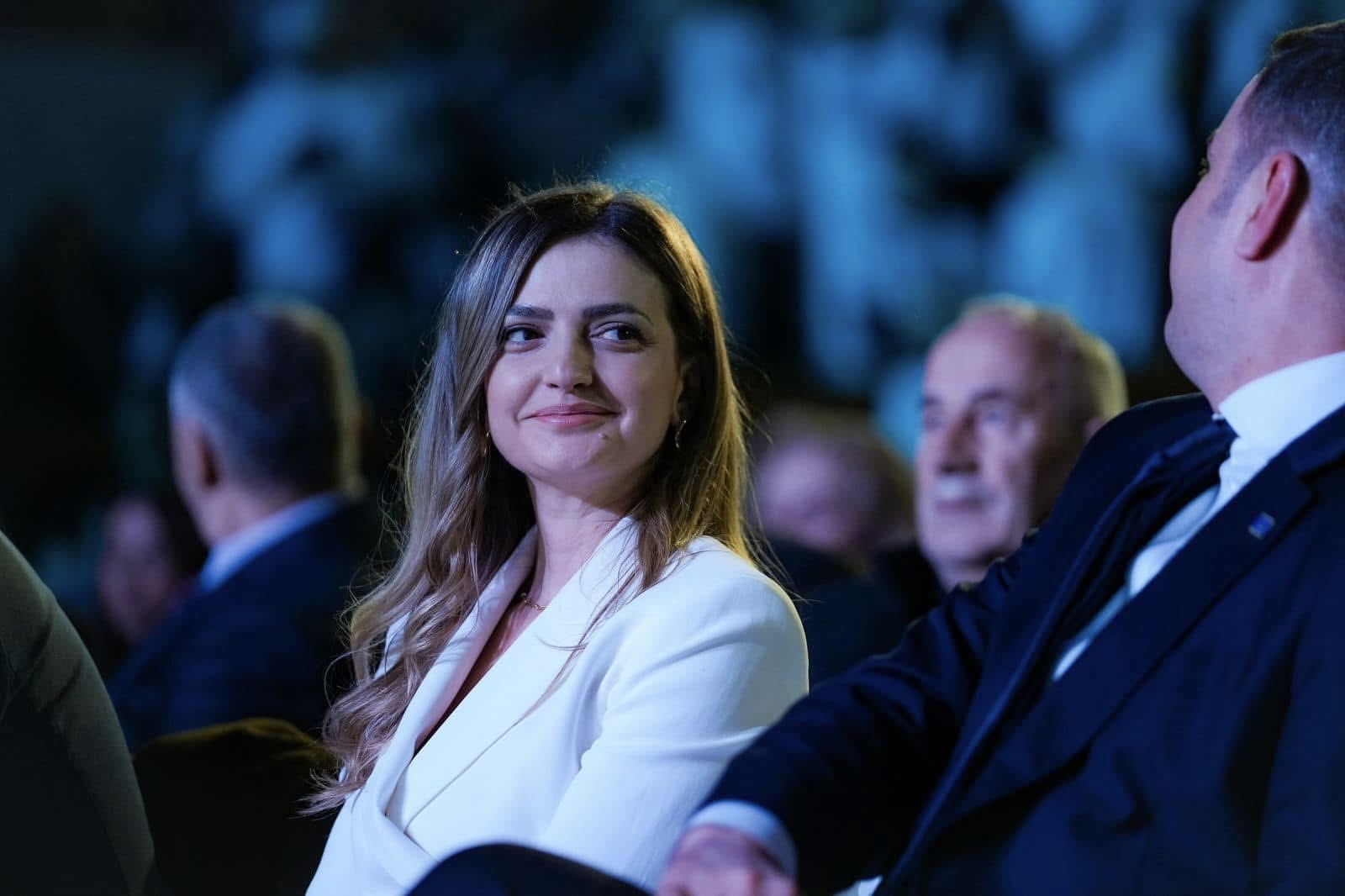 Abdixhiku, lexon fjalimin e shkruar nga bashkëshortja e tij, Albina