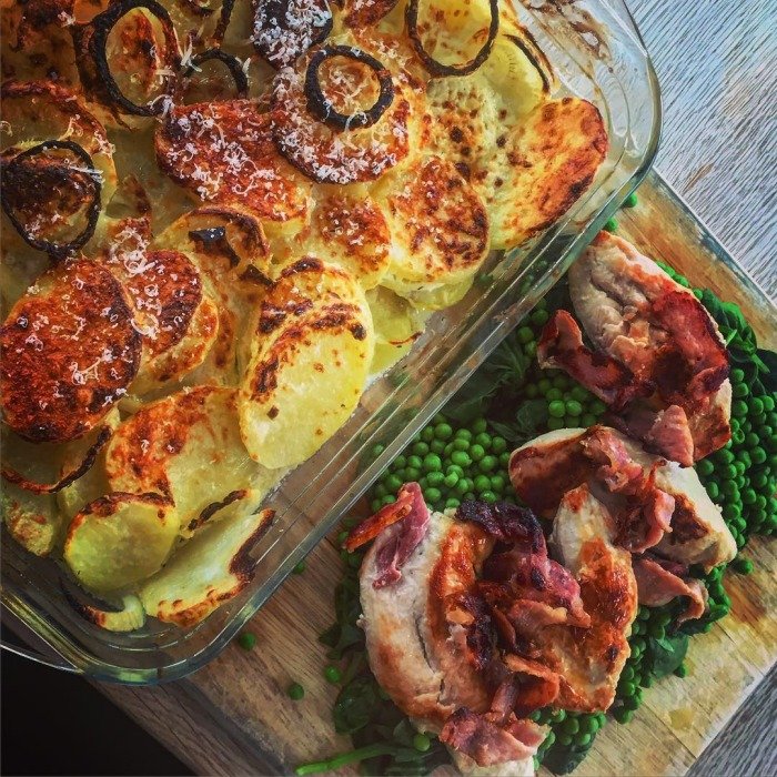 Gratin Patatesh me Pulë