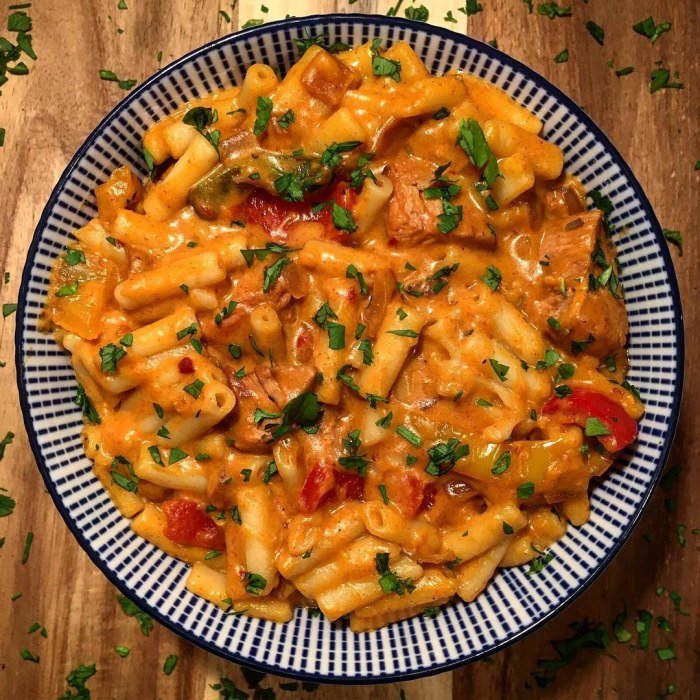 Pasta me Pulë Fajita 