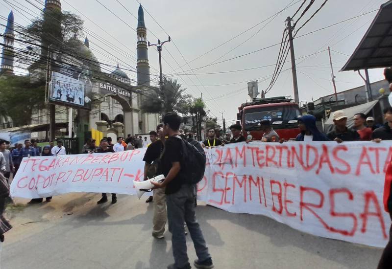 Truk Tanah Membandel, SEMMI Aksi Serukan : Diam Tertindas Atau Bangkit Melawan
