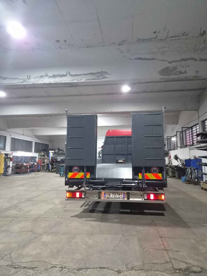 IVECO EUROCARGO 150-28 Carrellone