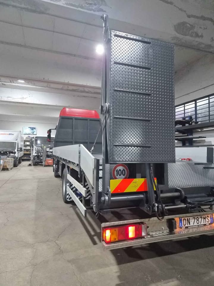 IVECO EUROCARGO 150-28 Carrellone