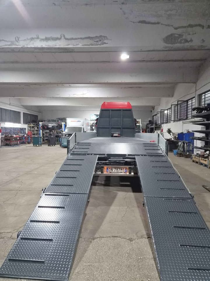 IVECO EUROCARGO 150-28 Carrellone