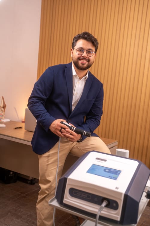Terapia por ondas de choque — Dr. Caio Yano