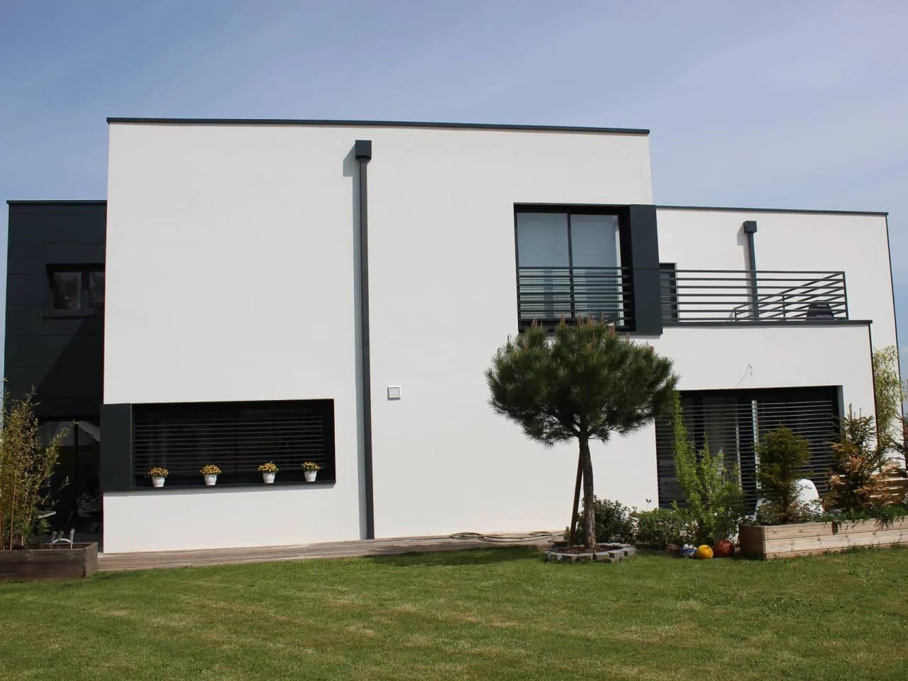 Construction neuve : maison contemporaine cote jardin
