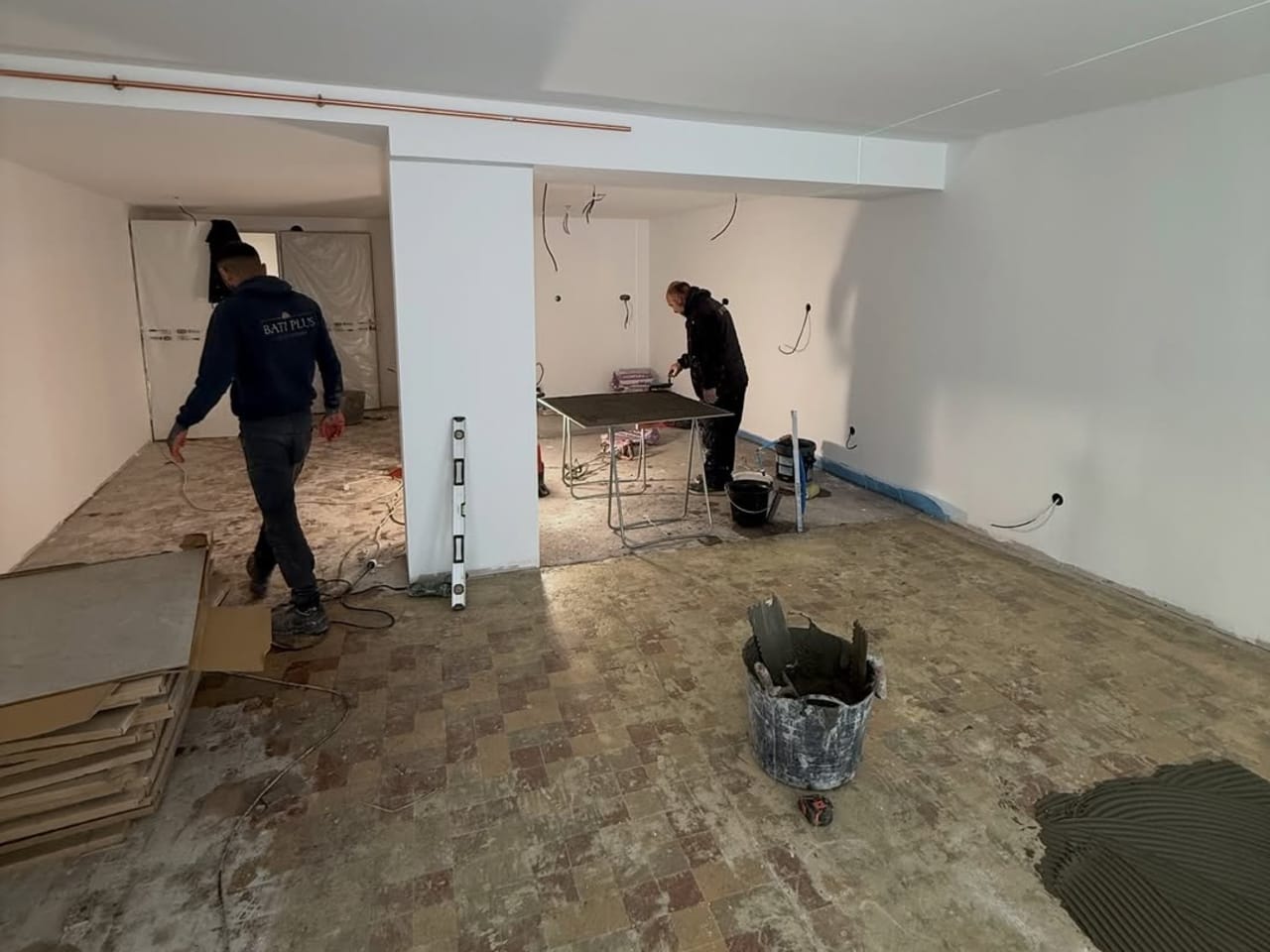 Rénovation intérieure : chantier plâtrerie et carrelage