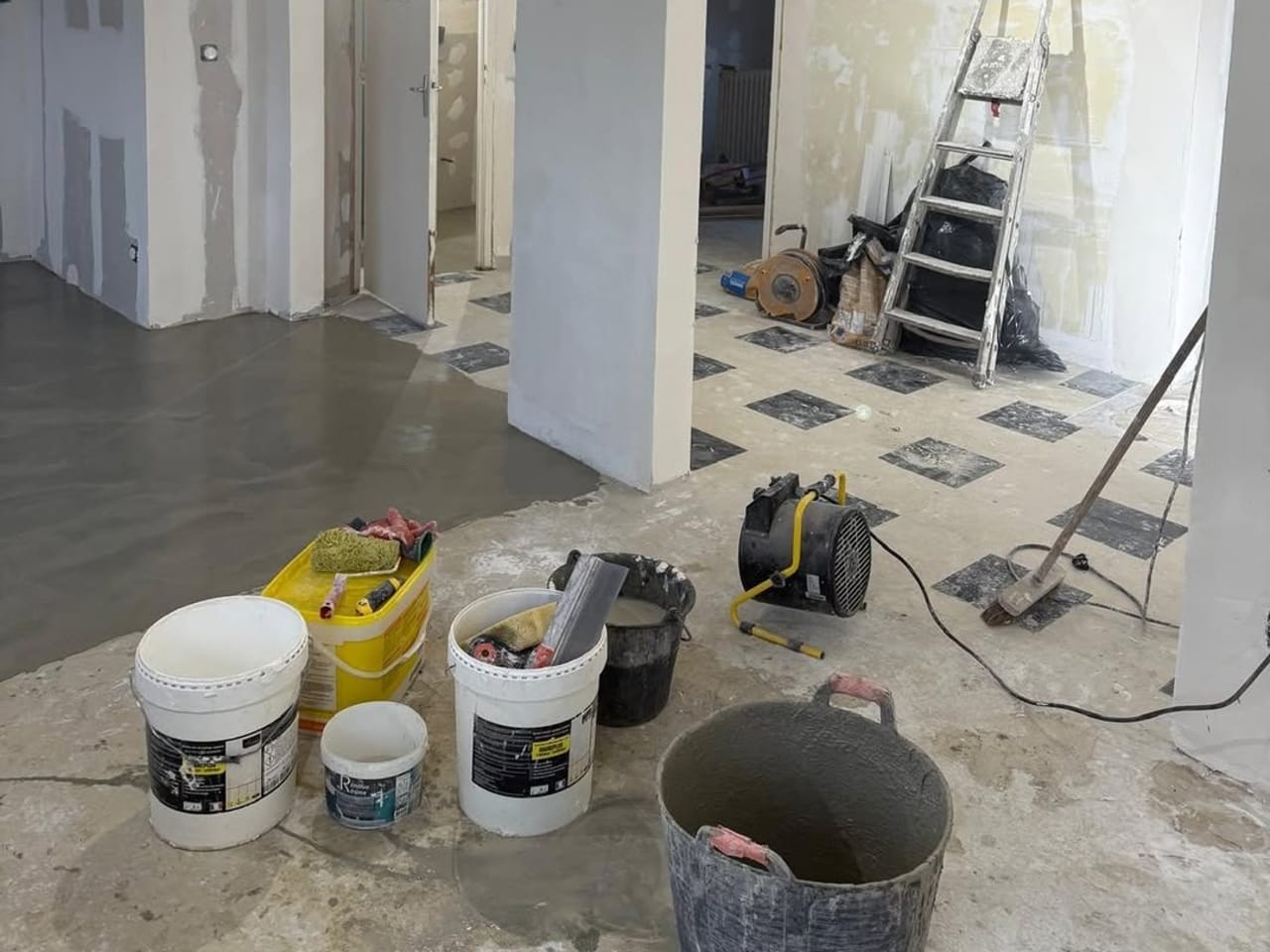 Rénovation intérieure : plâtrage faux plafond et arches