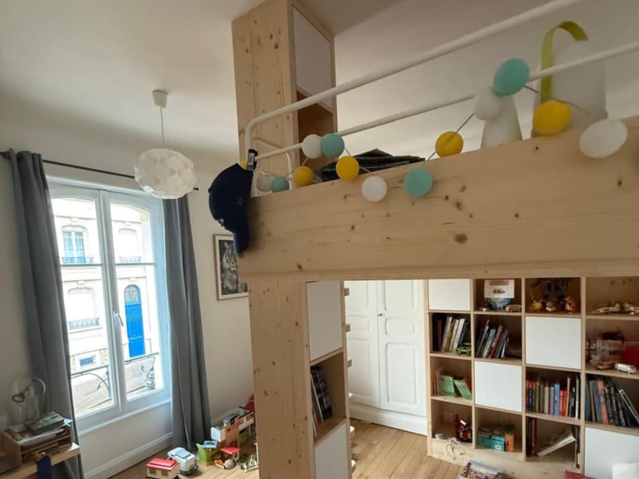 Mezzanine et lit en hauteur, chambre d'enfant