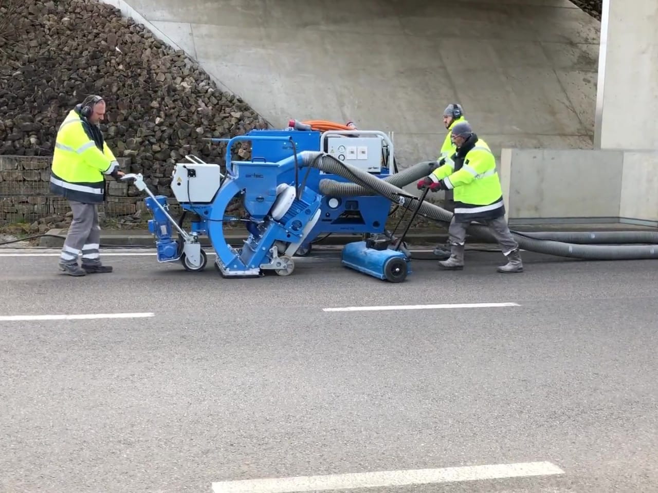 Grenaillage d'une chaussée
