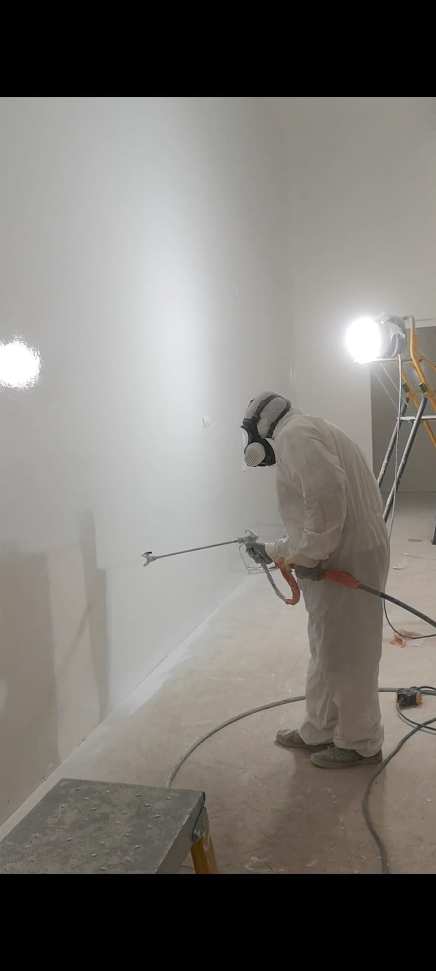Application de la peinture à l'airless
