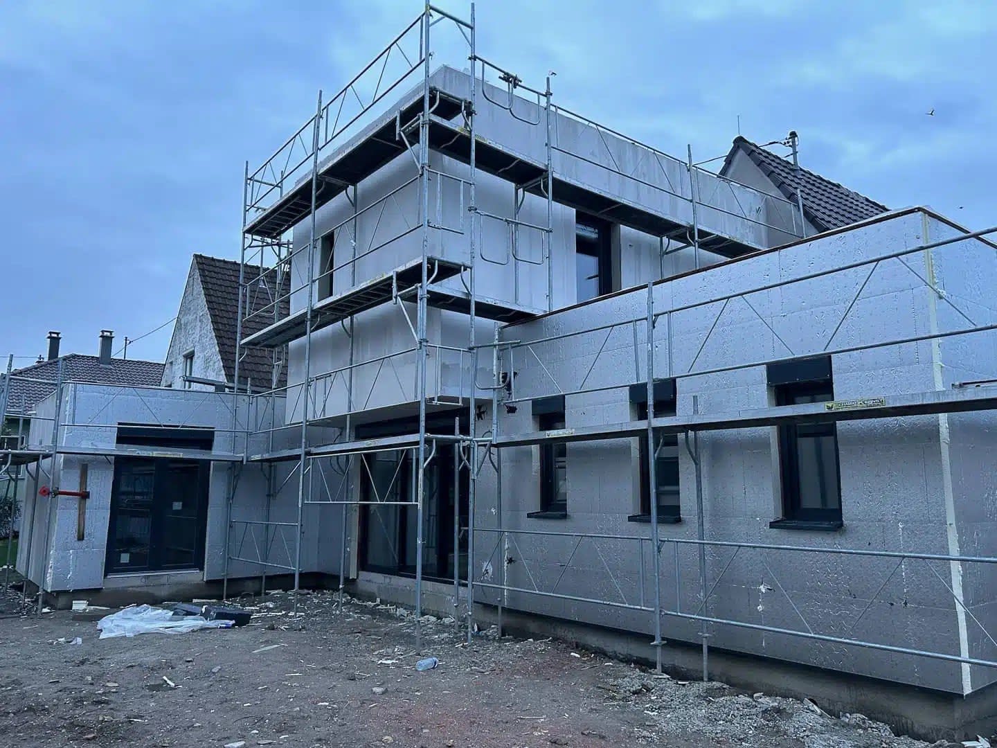Rénovation de façade — isolation par l'extérieur en cours
