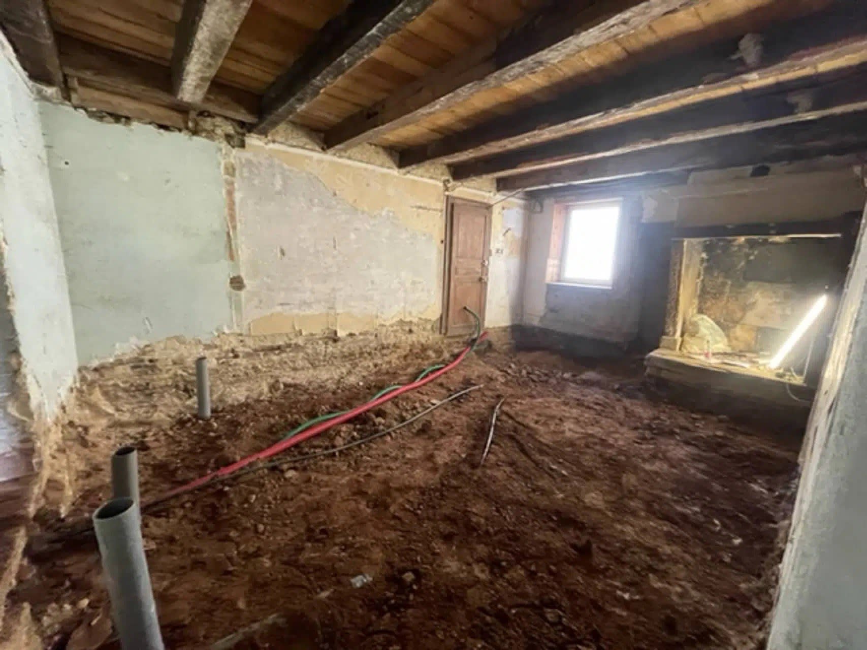 Rénovation de bâtisse ancienne — second œuvre en cours