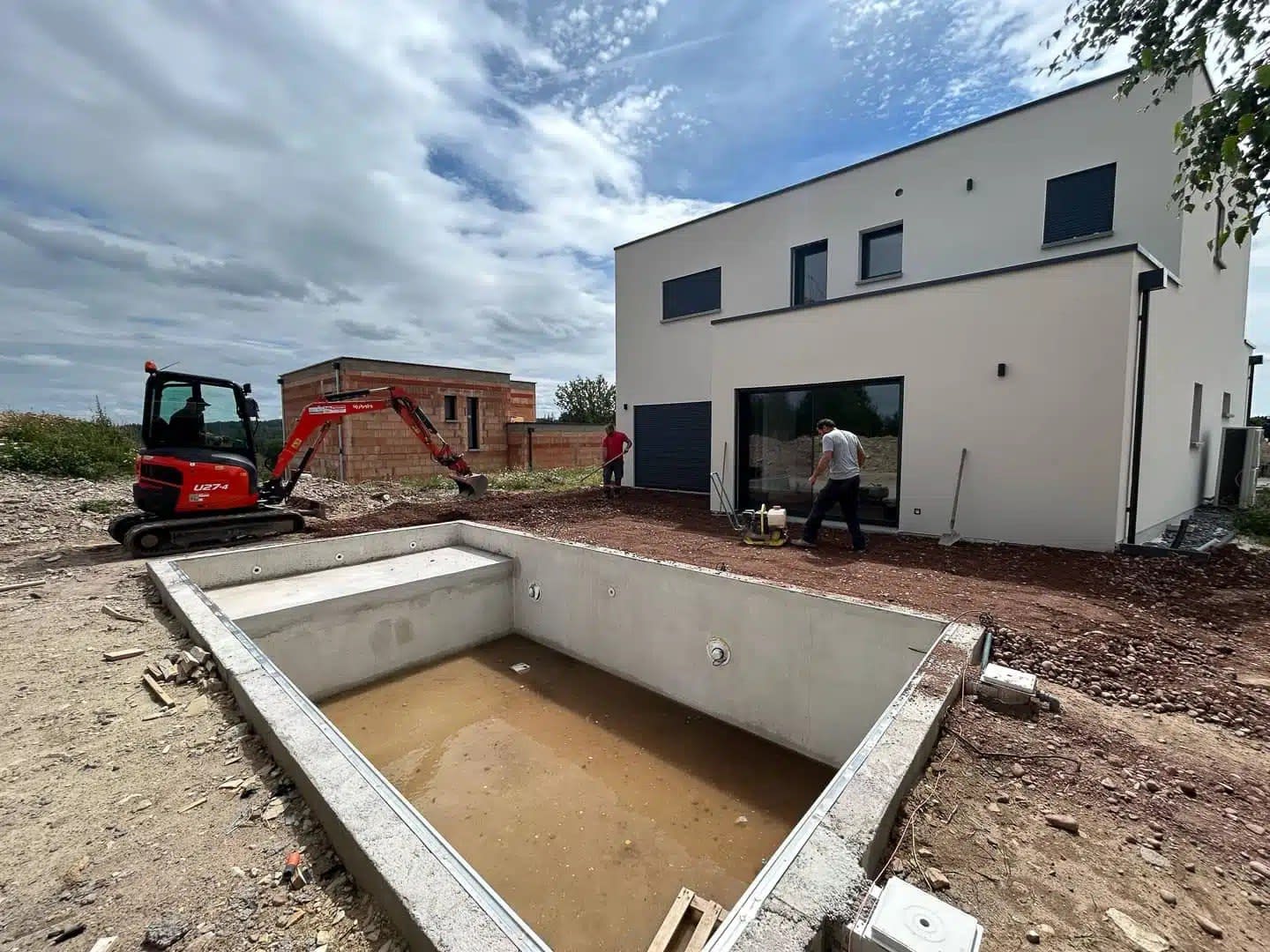 Construction neuve — gros oeuvre et piscine en cours