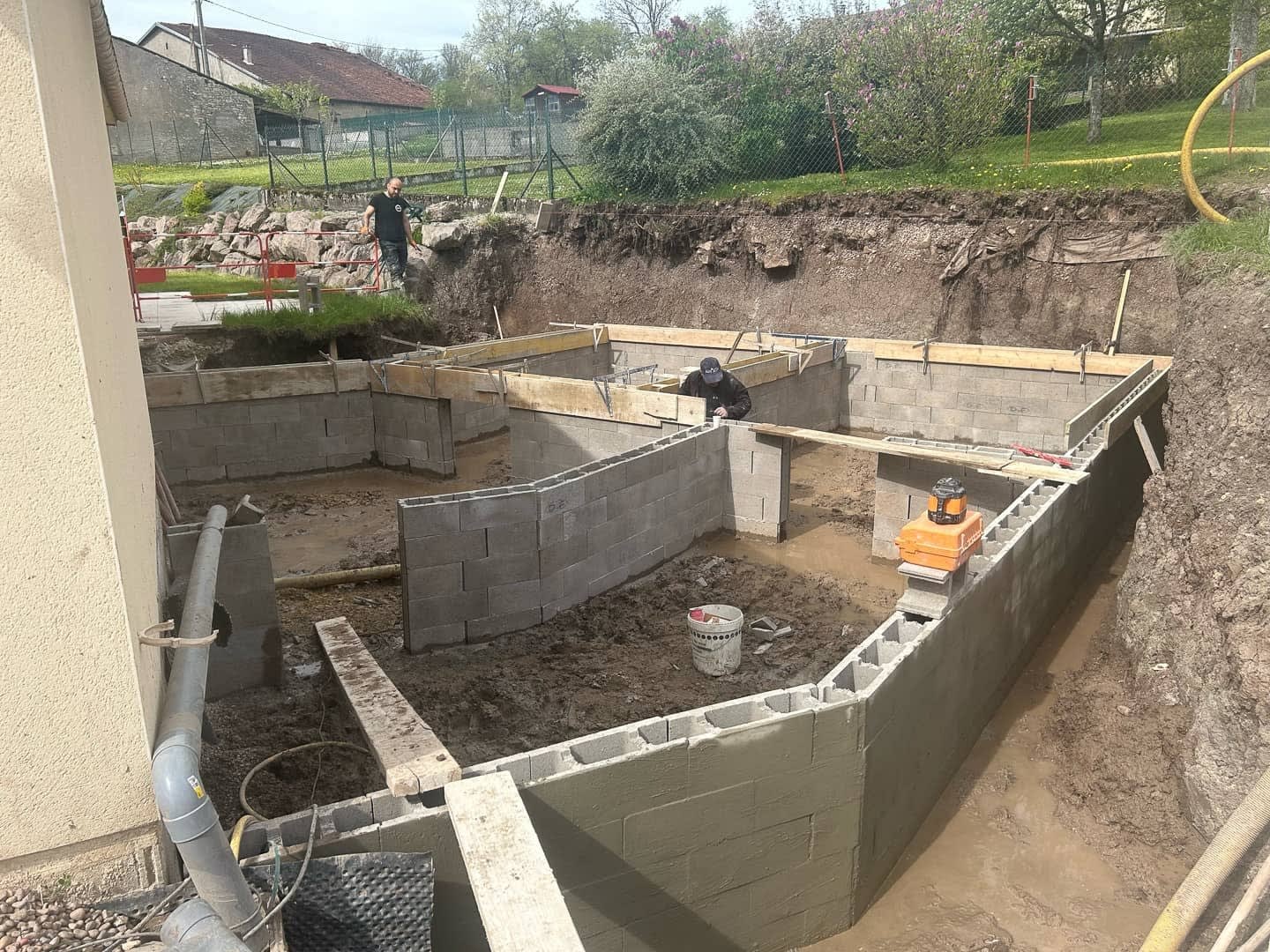 Gros œuvre — fondations piscine en cours