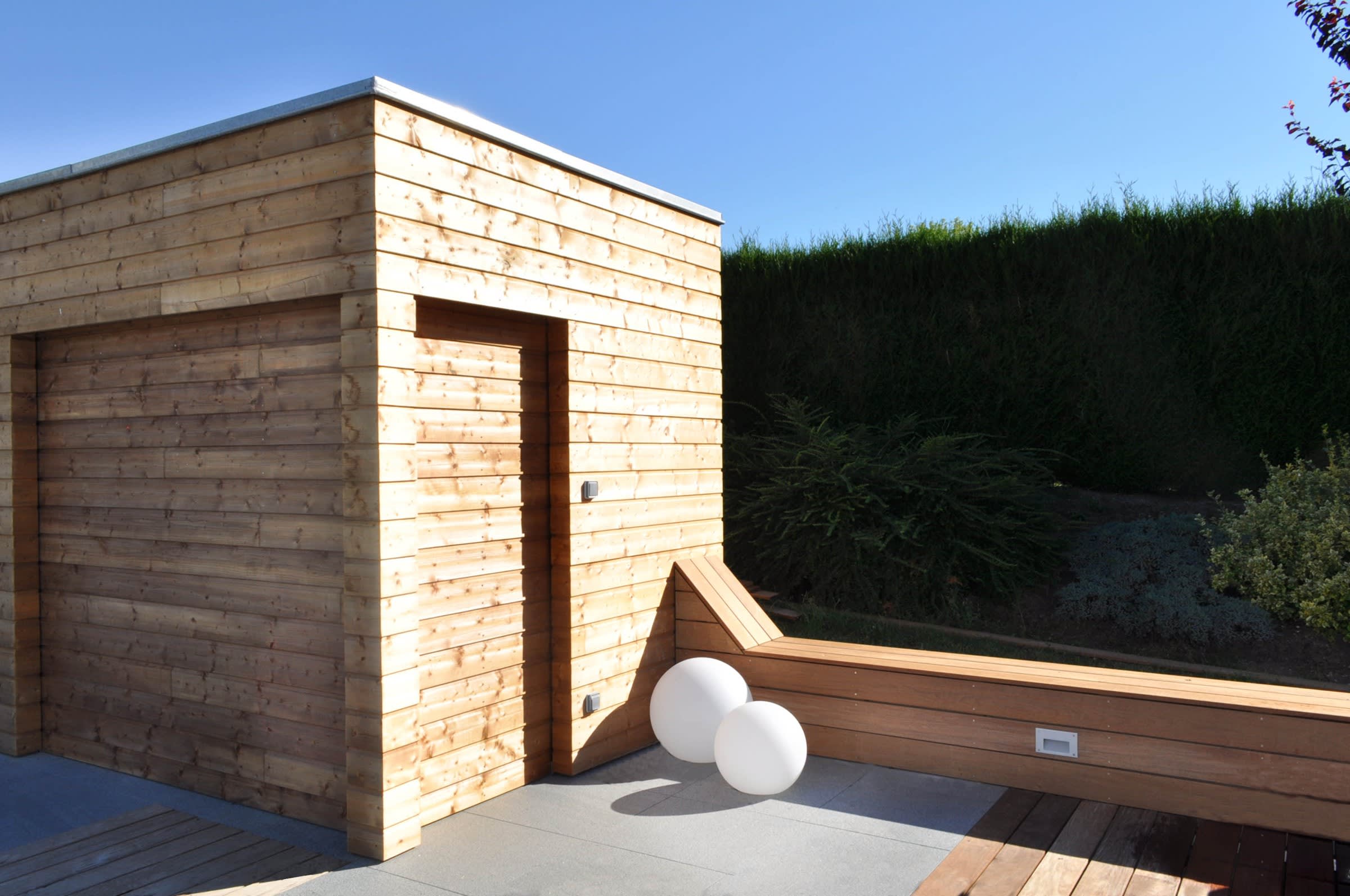 Pool house en bardage bois