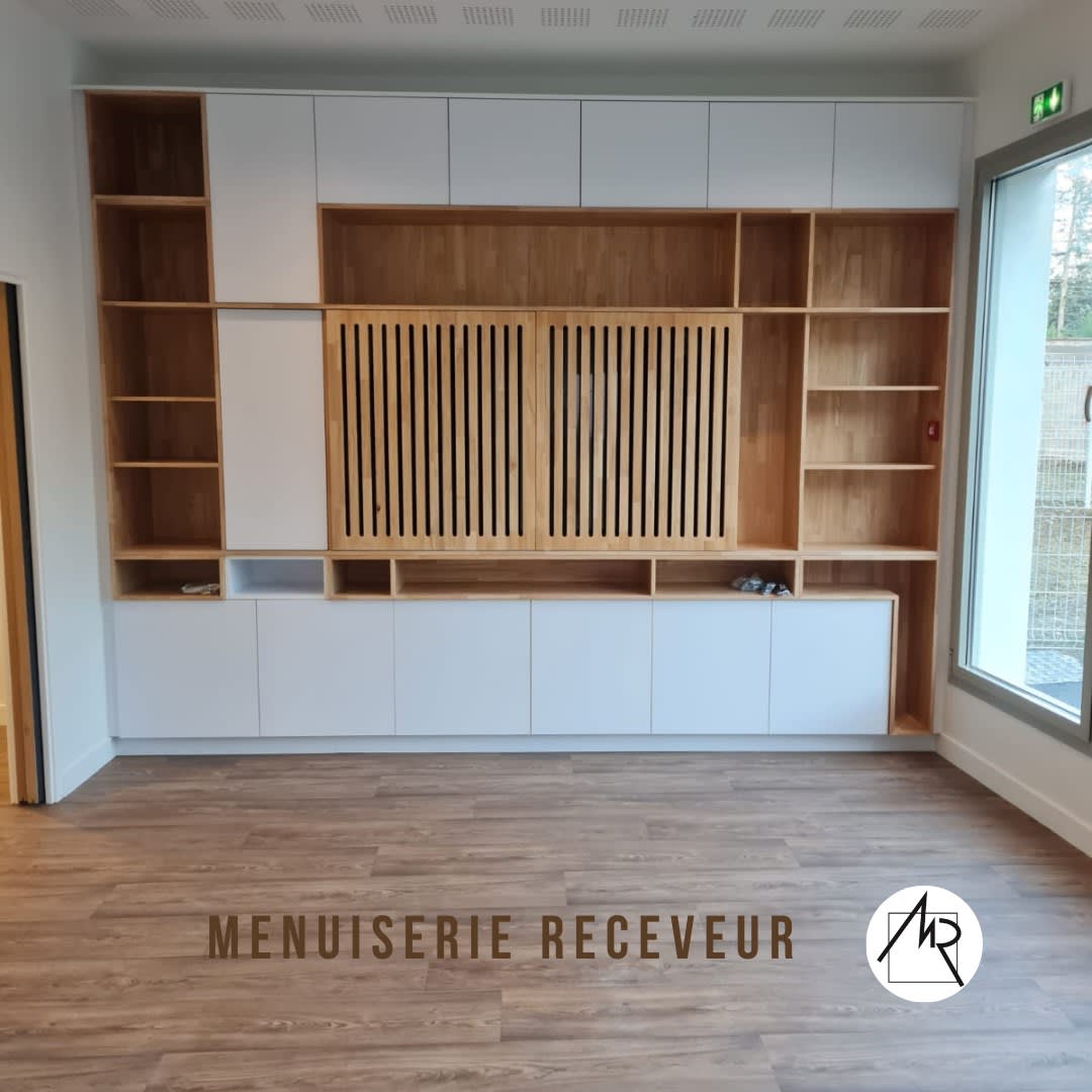 Meuble TV mural avec claustra bois
