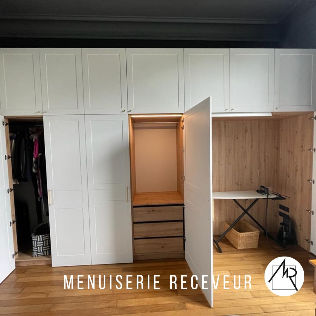 Placards intégrés et dressing ouvert