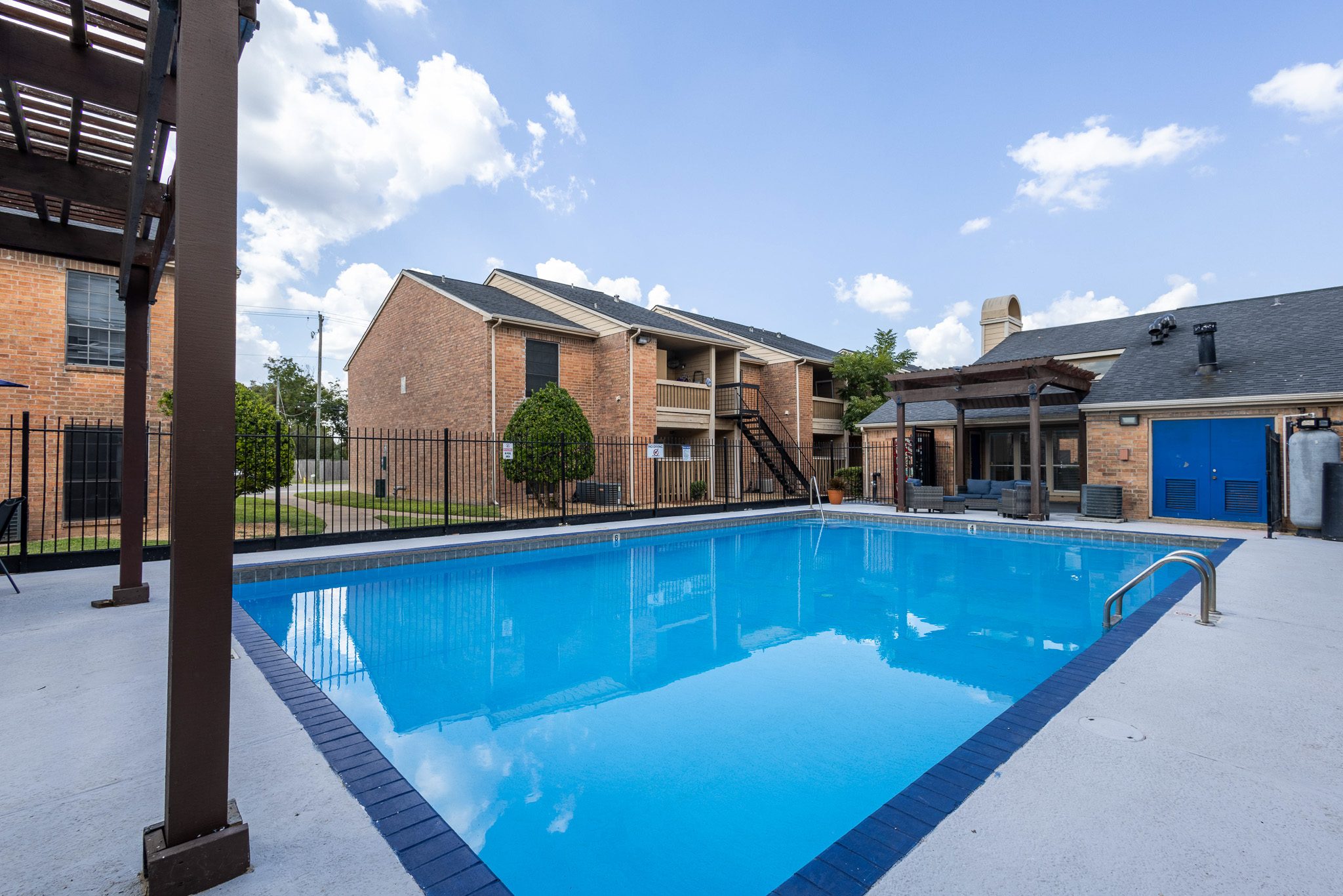 Brookmore Hollow resort-style swimming pool